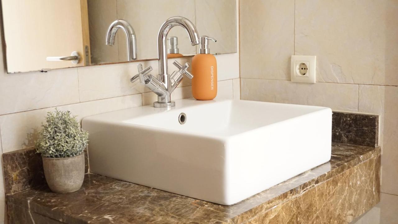 Encantador Apartamento familiar 4 px con Terraza, Parking y Wi-fi en Llançà Esterno foto