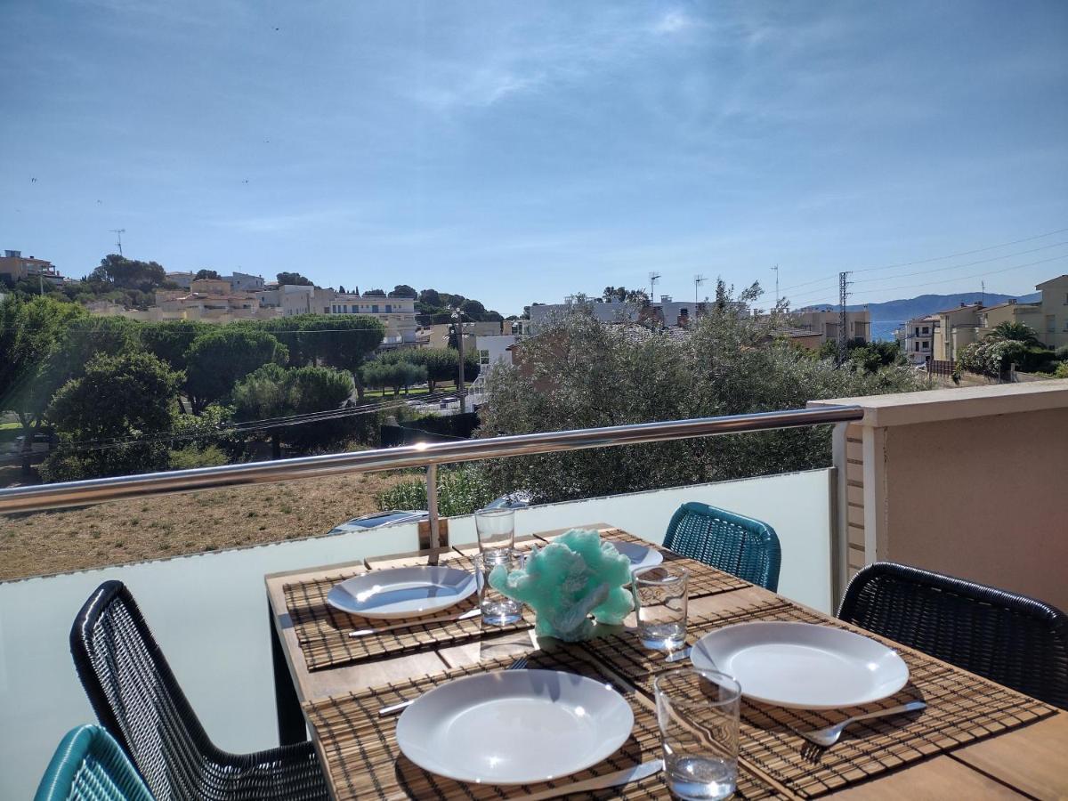 Encantador Apartamento familiar 4 px con Terraza, Parking y Wi-fi en Llançà Esterno foto